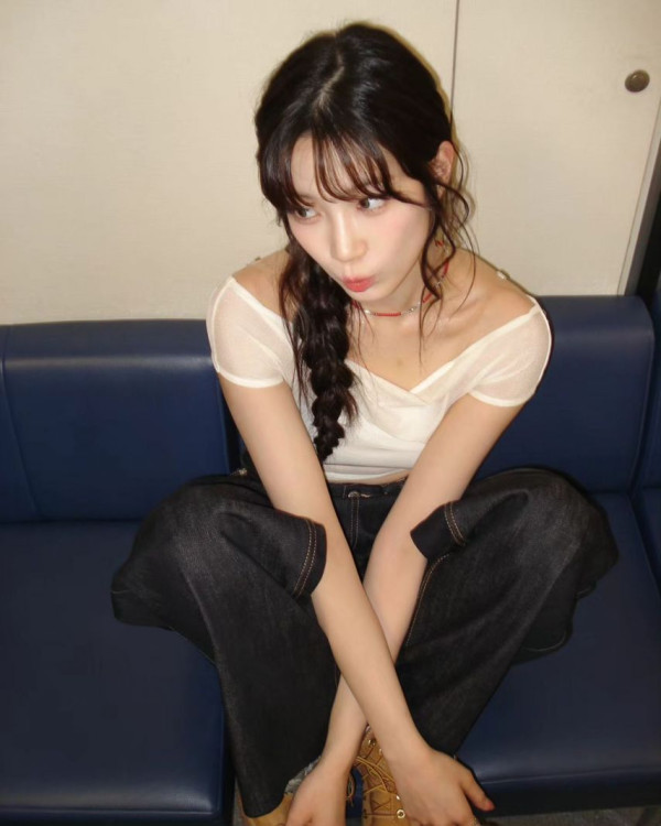 르세라핌 사쿠라,카즈하 오프숄더 원피스