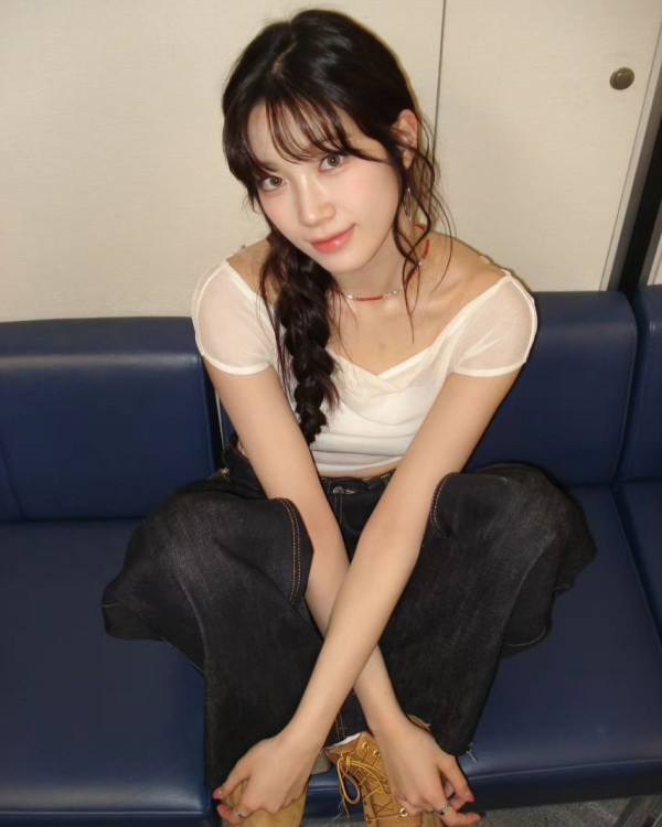 르세라핌 사쿠라,카즈하 오프숄더 원피스