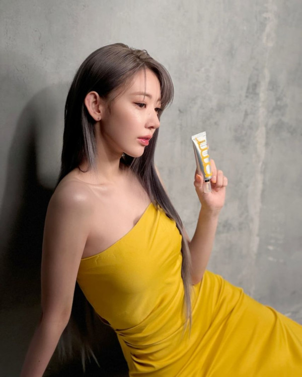 르세라핌 사쿠라,카즈하 오프숄더 원피스
