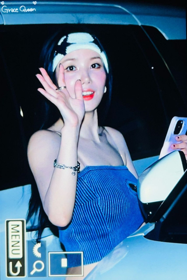 묵직한 디젤 골지 튜브탑 입은 권은비 몸매