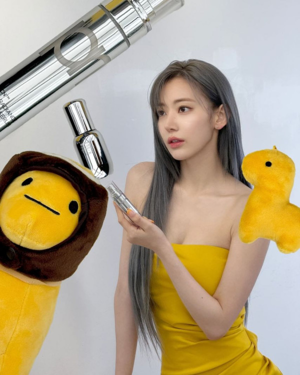 르세라핌 사쿠라,카즈하 오프숄더 원피스