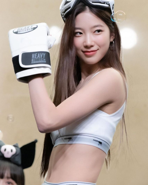 르세라핌 카즈하 탄탄한 복근