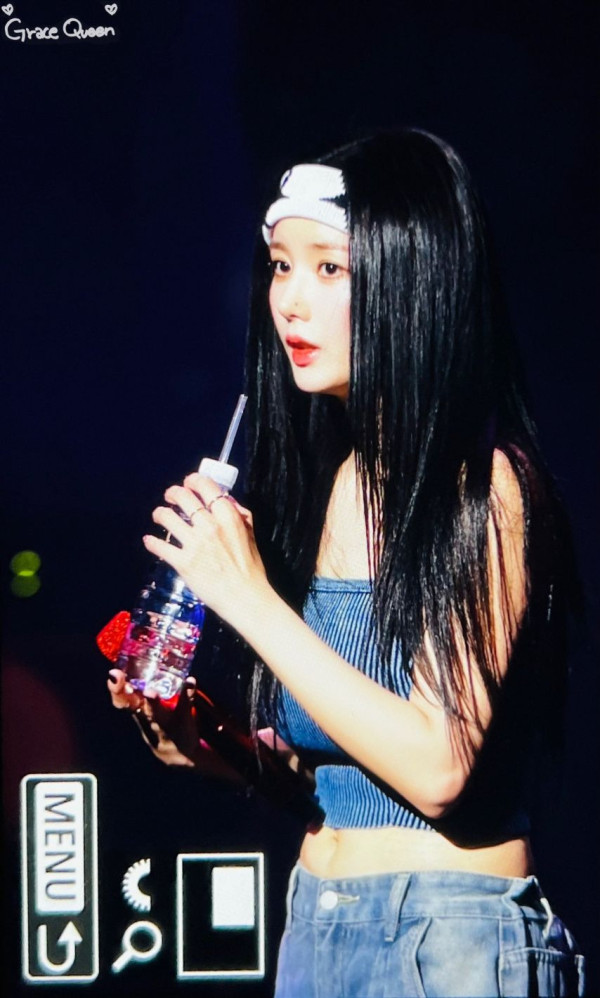 묵직한 디젤 골지 튜브탑 입은 권은비 몸매