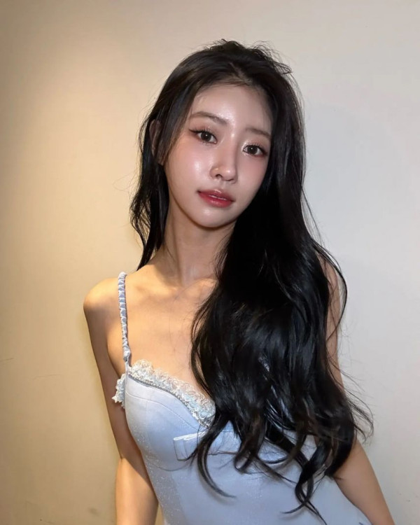 러블리즈 이미주 하늘색 레이스 란제리룩