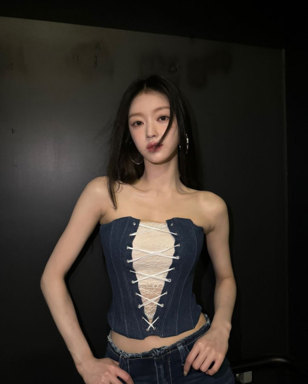 오마이걸 유아 유빈 오프숄더