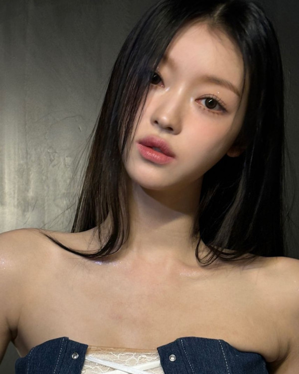 오마이걸 유아 유빈 오프숄더