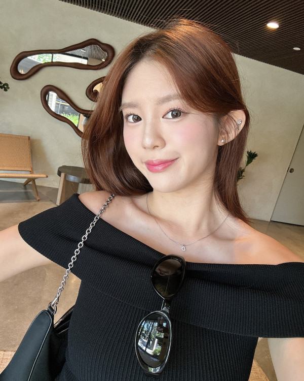 모모랜드 데이지 검정색 비키니 몸매