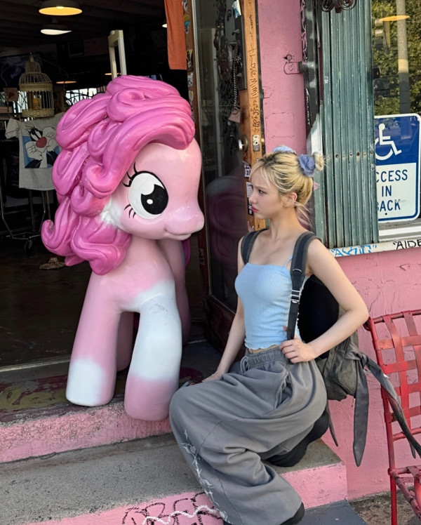 바닷가에서 하늘색 끈나시 비비지 은하