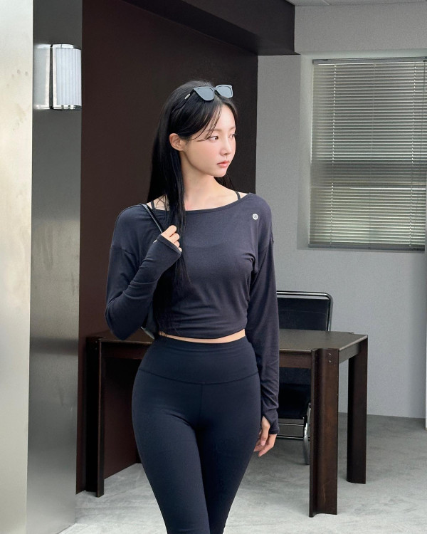 레깅스 입은 모모랜드 연우 은근한 골반