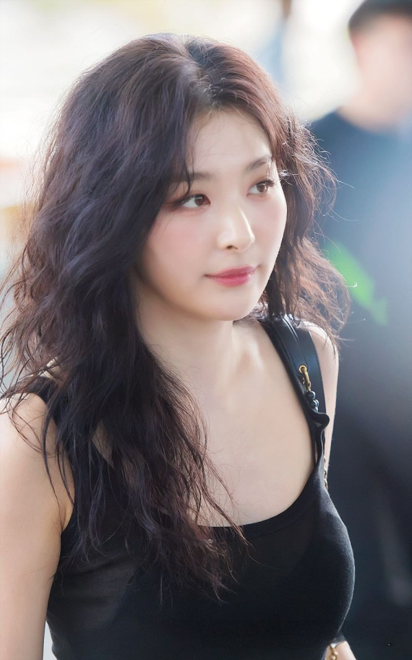 레드벨벳 슬기 검정브라 비치는 시스루 나시