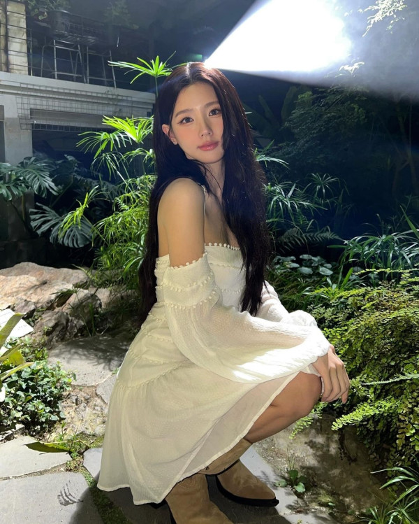 여자아이들 미연 청순한 화이트 끈원피스