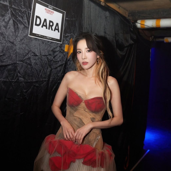 산다라박 시스루 드레스