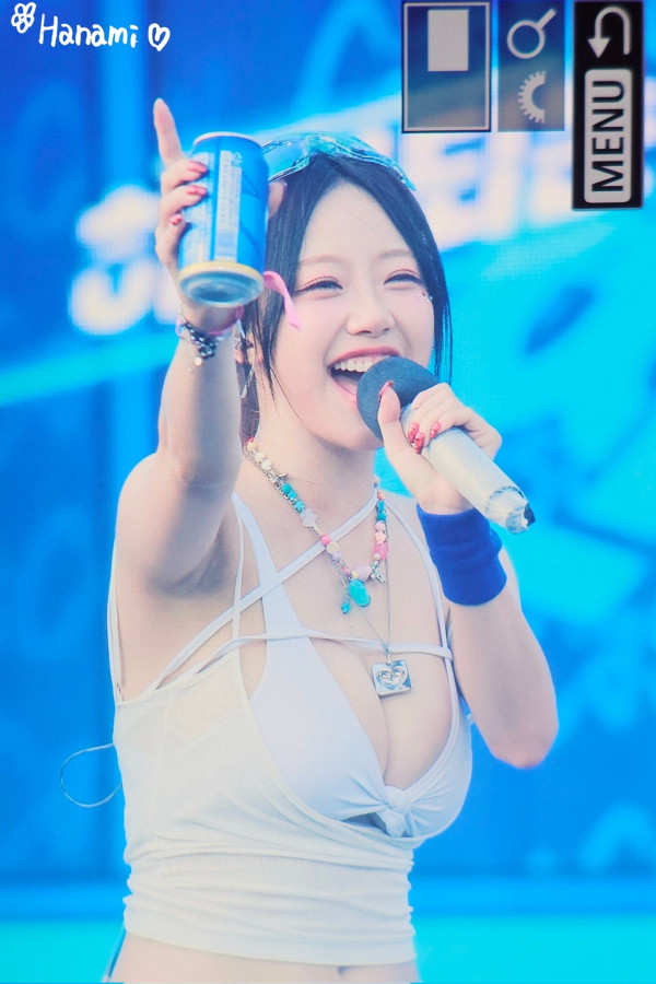 시그니처 지원 흰 비키니 슴골