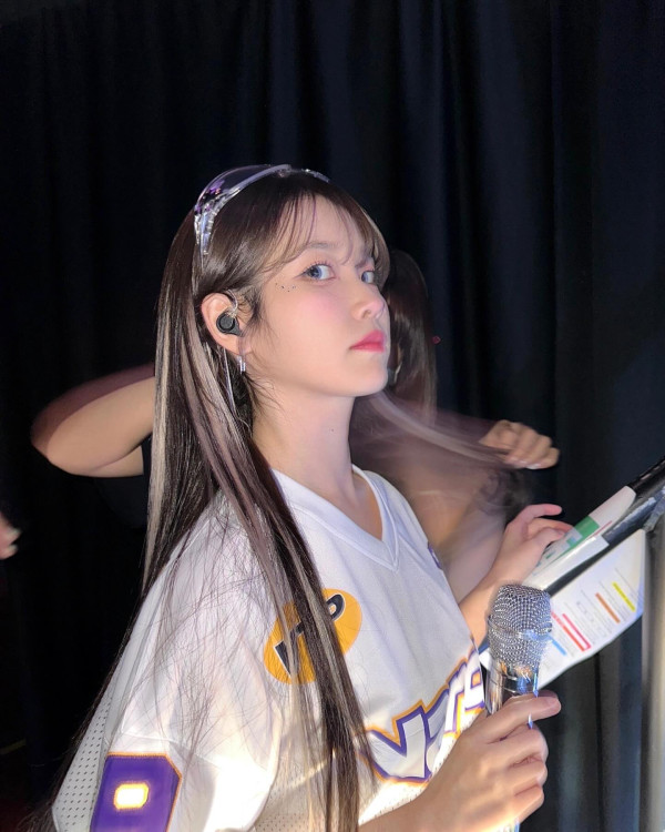 흰 골지 나시 아이유 미모