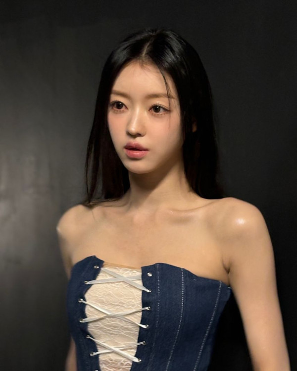 오마이걸 유아 유빈 오프숄더