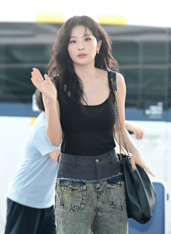 레드벨벳 슬기 검정브라 비치는 시스루 나시