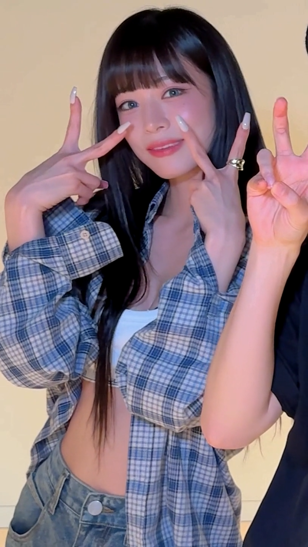 흰 CK 브라 프로미스나인 이채영