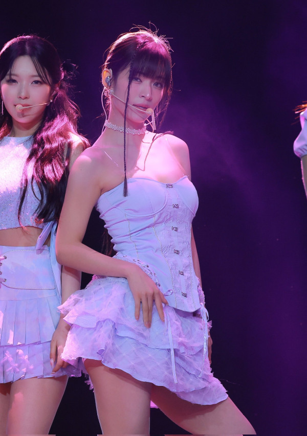 늘색 코르셋 의상 프로미스나인 이채영