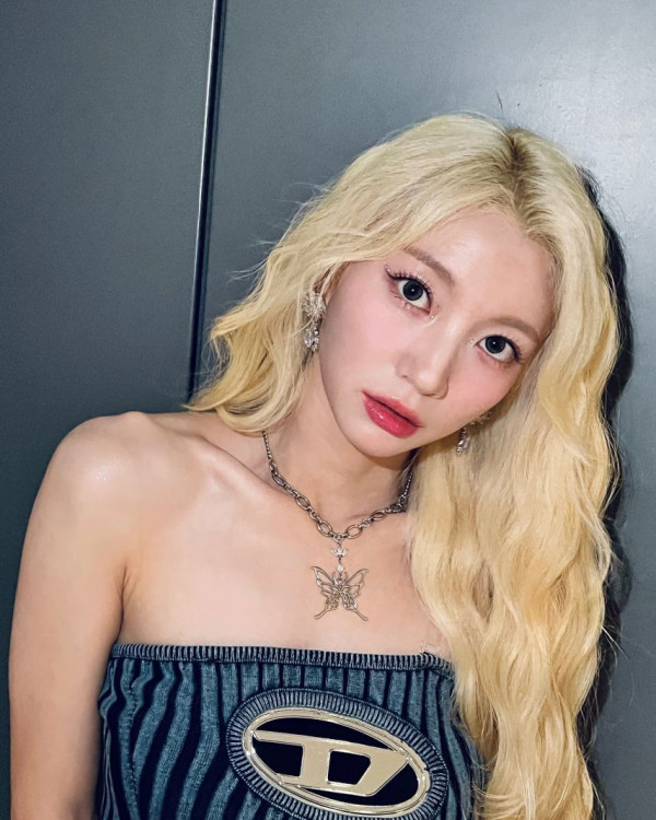 오마이걸 유아 유빈 오프숄더