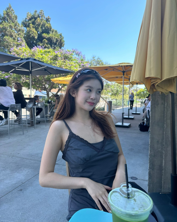 모모랜드 데이지 검정색 비키니 몸매