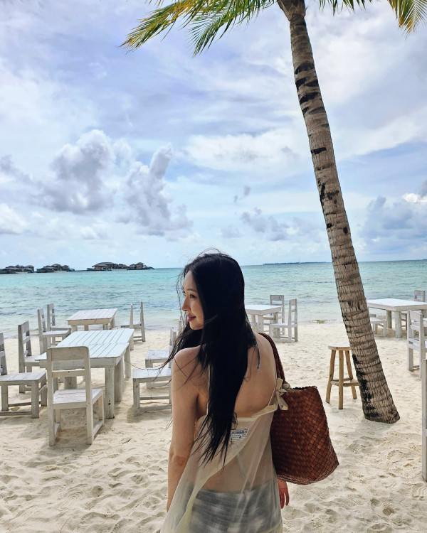 끈비키니 입은 선미