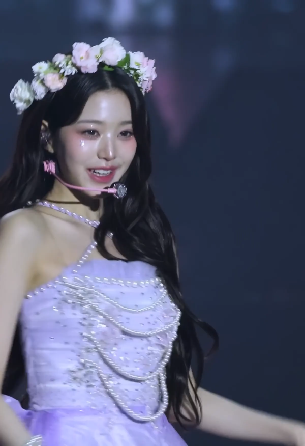 홀터넥 의상 아이브 장원영