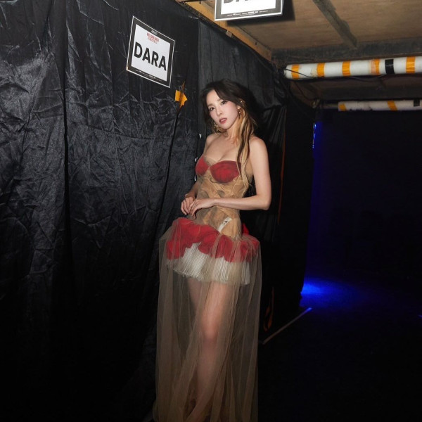 산다라박 시스루 드레스