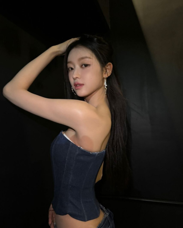 오마이걸 유아 유빈 오프숄더