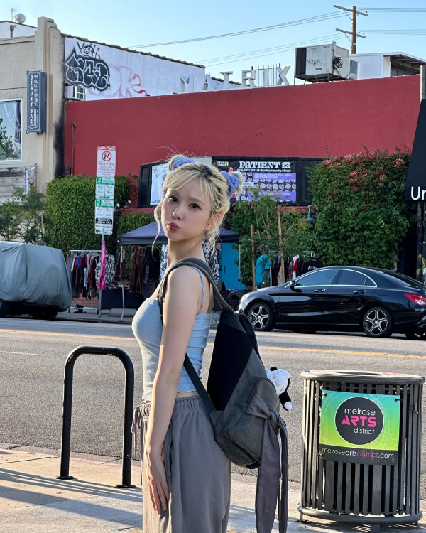 바닷가에서 하늘색 끈나시 비비지 은하