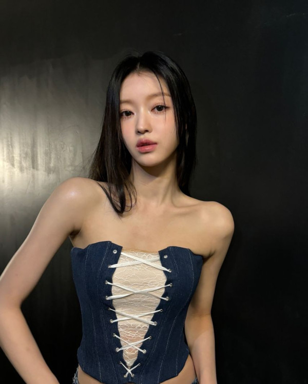 오마이걸 유아 유빈 오프숄더