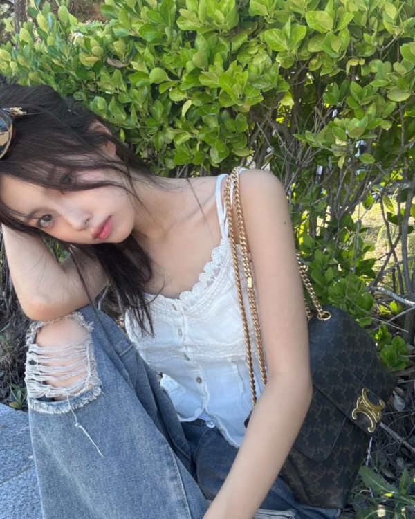 흰 끈나시 강혜원