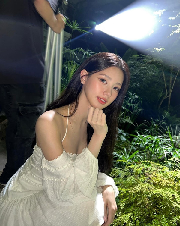 여자아이들 미연 청순한 화이트 끈원피스