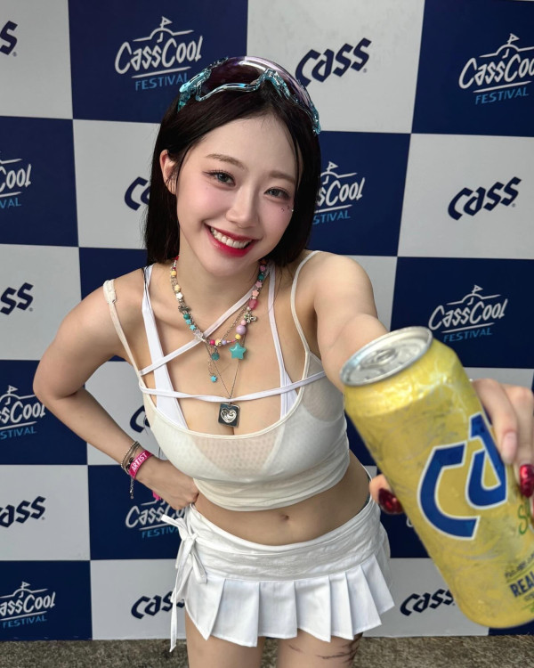 시그니처 지원 흰 비키니 슴골