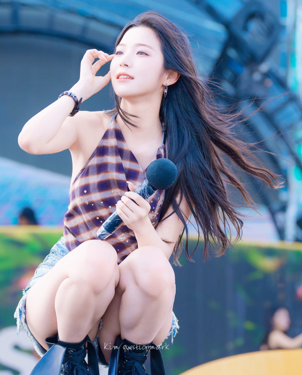 프로미스나인 백지헌 청핫팬츠