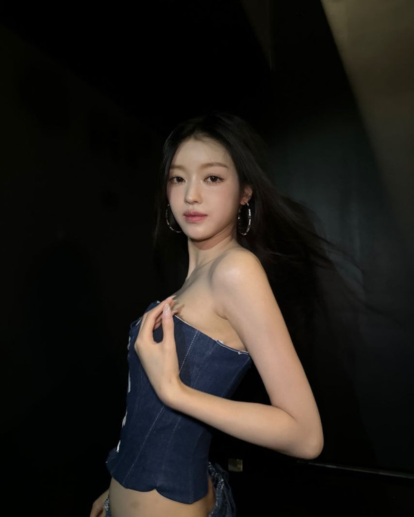 오마이걸 유아 유빈 오프숄더