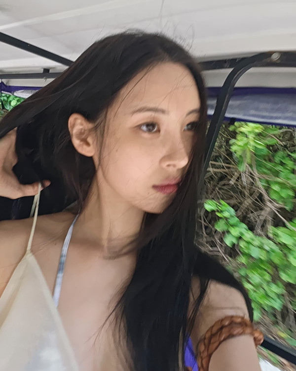 끈비키니 입은 선미