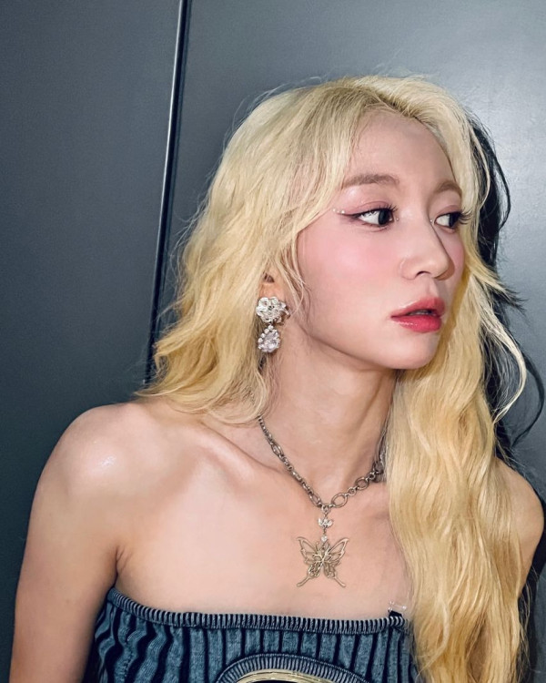 오마이걸 유아 유빈 오프숄더