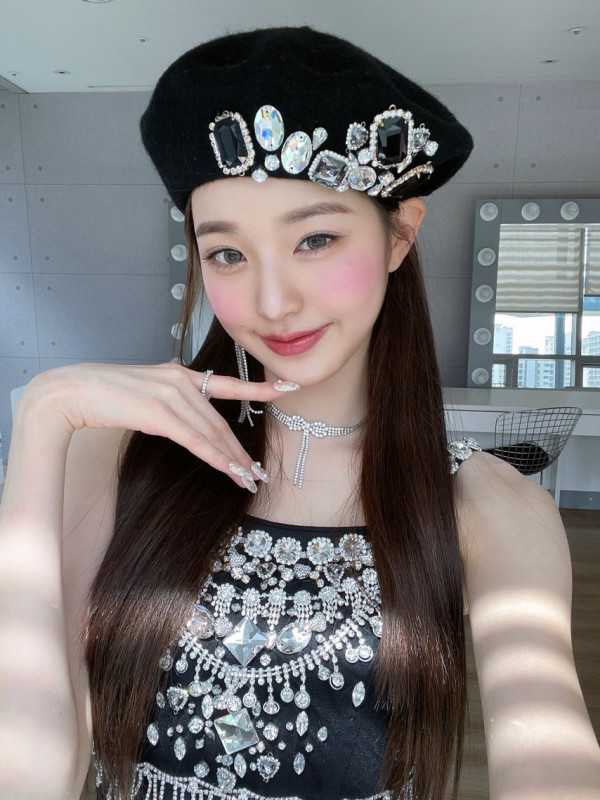 머리에 뭘 써도 귀여운 아이브 장원영
