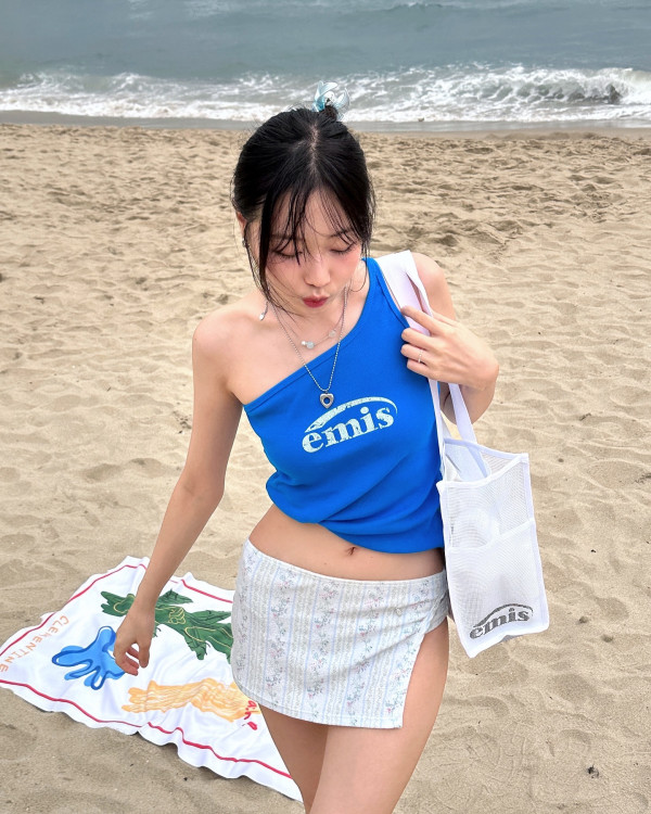 러블리즈 류수정 침대 셀카 시원한 의상