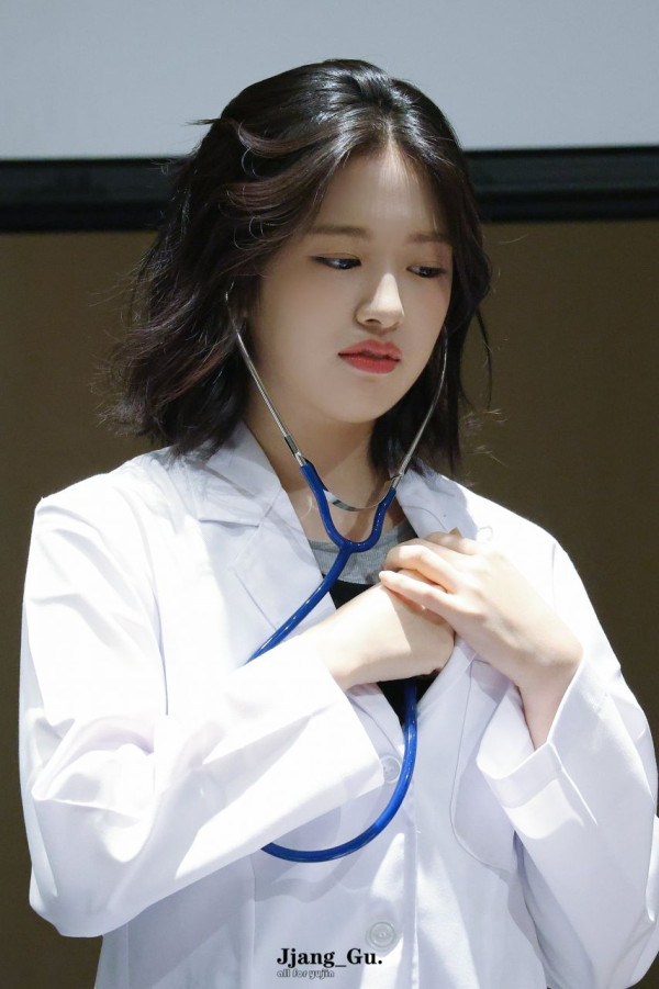 의사와 유치원생 아이브 안유진 레이