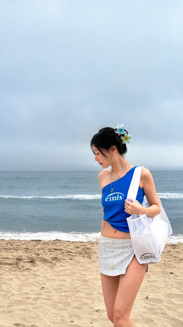 러블리즈 류수정 침대 셀카 시원한 의상