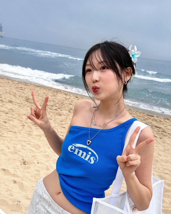 러블리즈 류수정 침대 셀카 시원한 의상