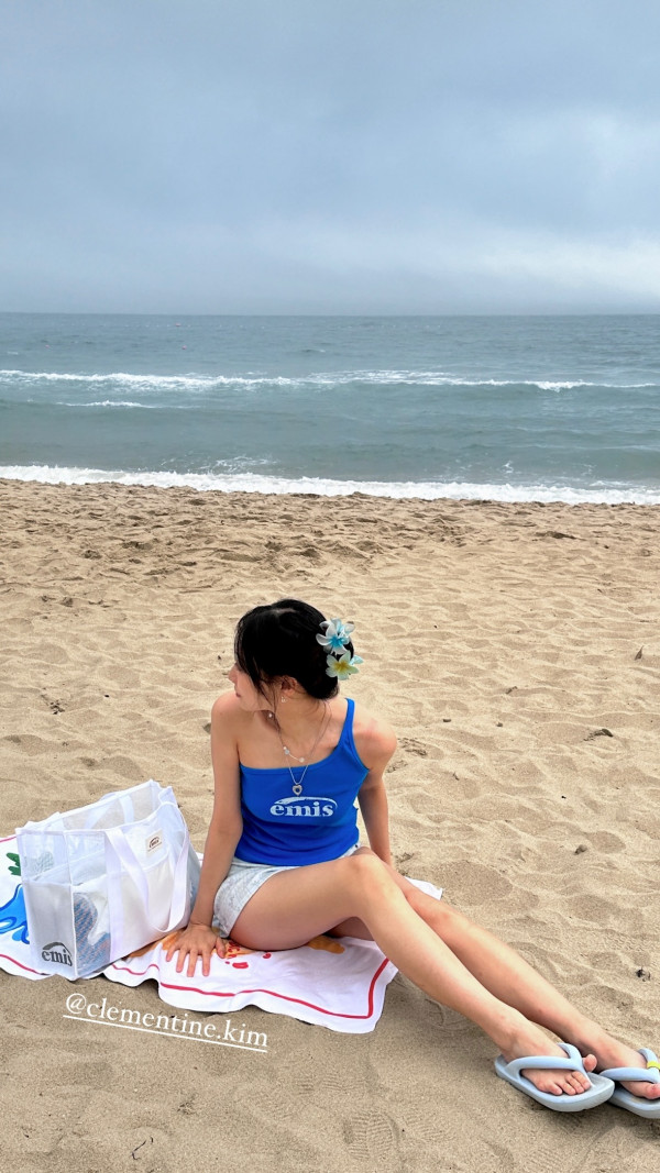 러블리즈 류수정 침대 셀카 시원한 의상