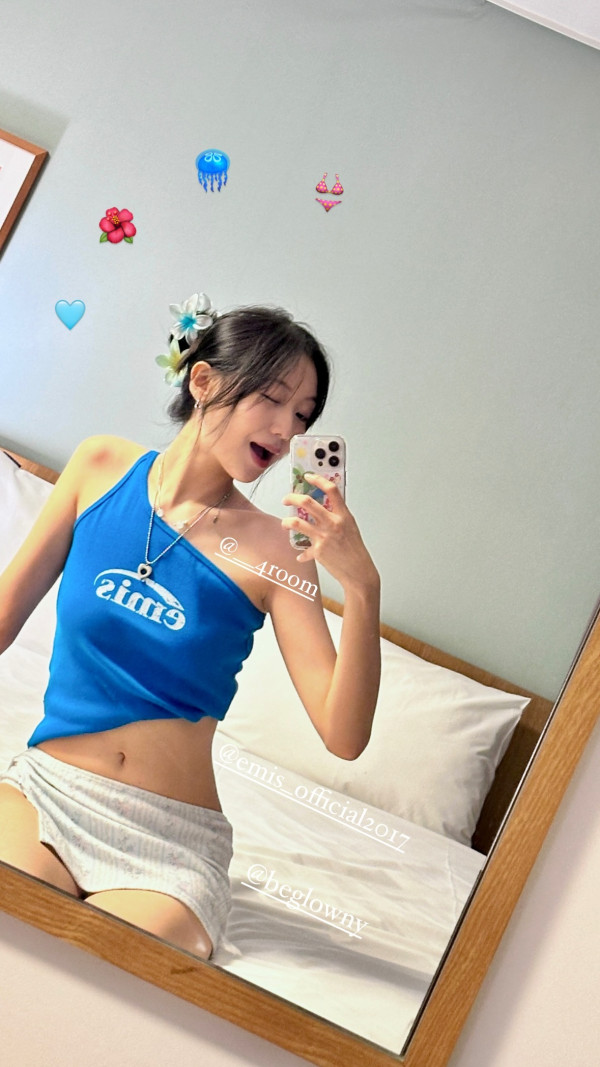 러블리즈 류수정 침대 셀카 시원한 의상