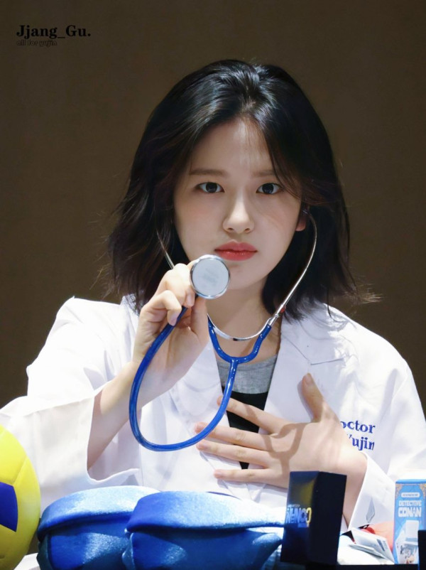 의사와 유치원생 아이브 안유진 레이