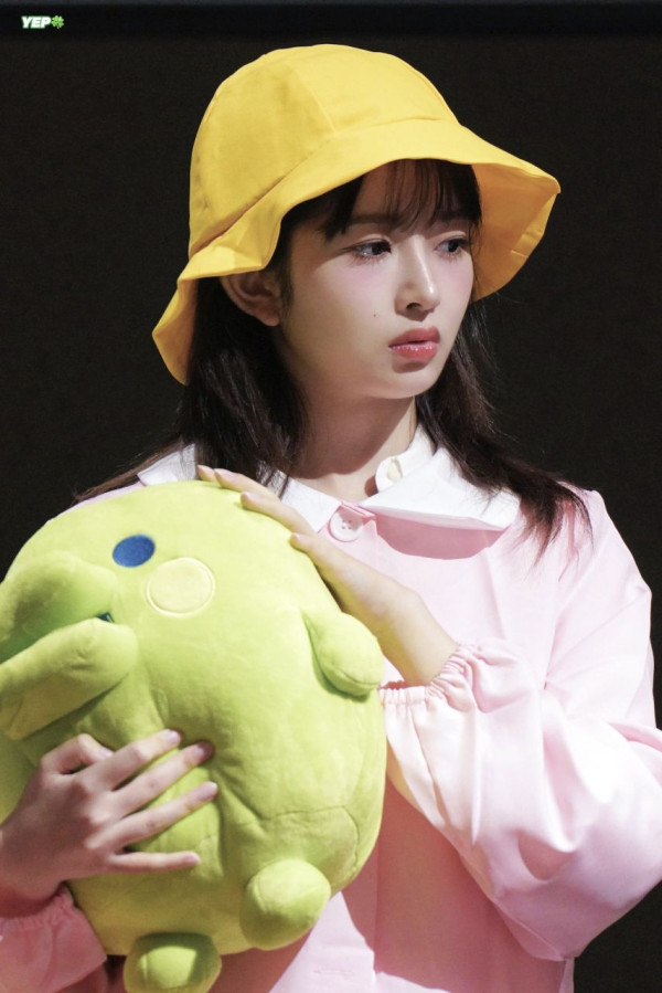 의사와 유치원생 아이브 안유진 레이