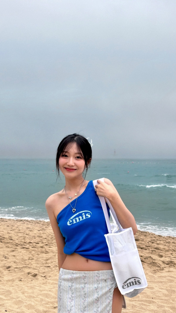 러블리즈 류수정 침대 셀카 시원한 의상
