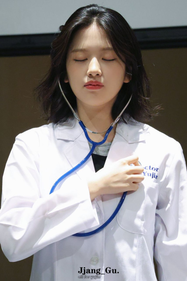 의사와 유치원생 아이브 안유진 레이