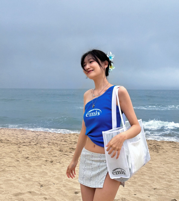 러블리즈 류수정 침대 셀카 시원한 의상