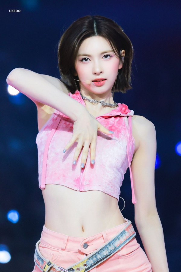 핑크색 민소매 후드티 엔믹스 배이